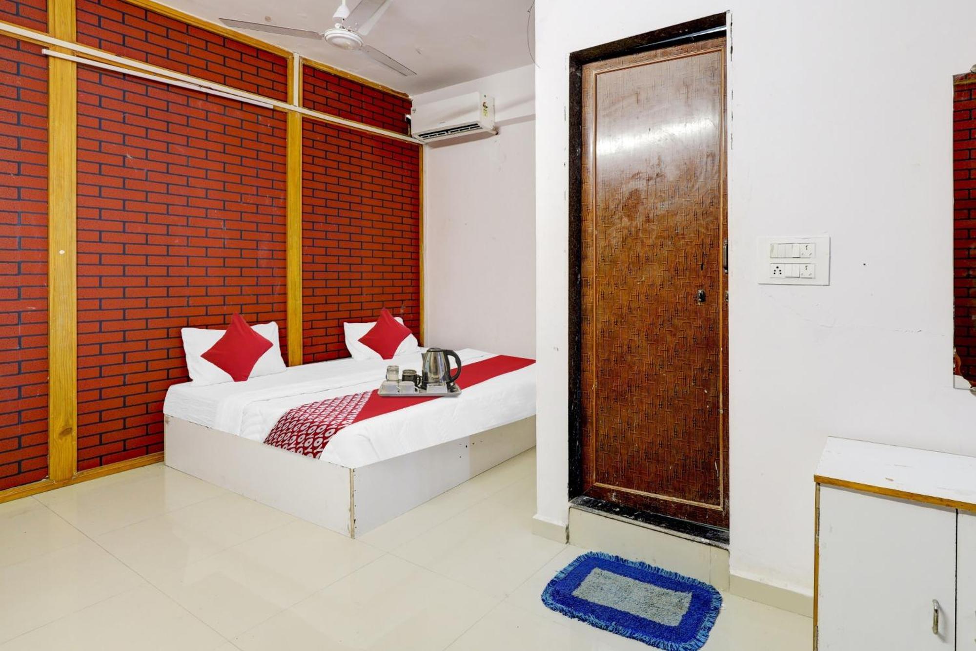 Hotel O Cozy Rooms Surat Ngoại thất bức ảnh