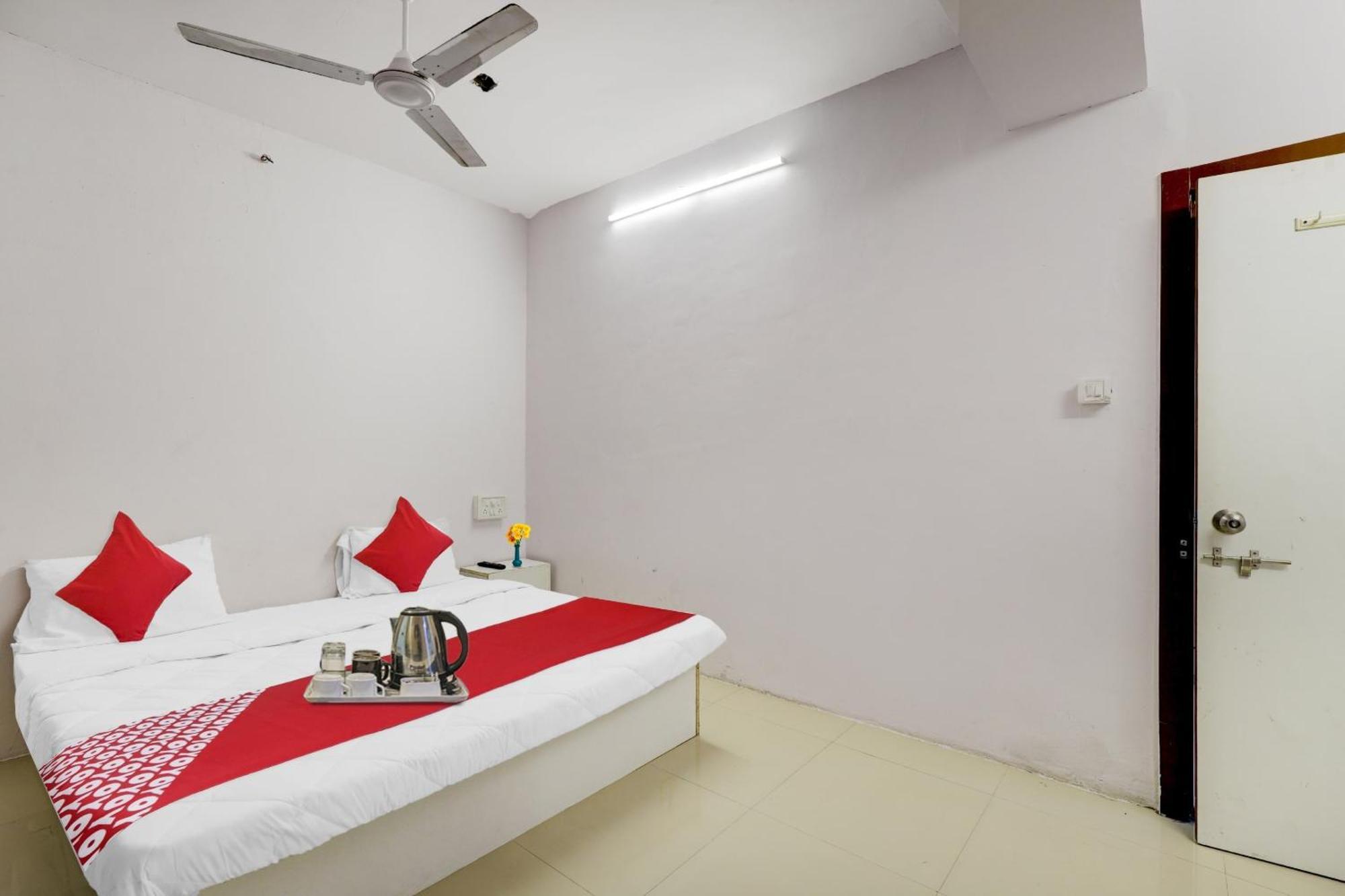 Hotel O Cozy Rooms Surat Ngoại thất bức ảnh