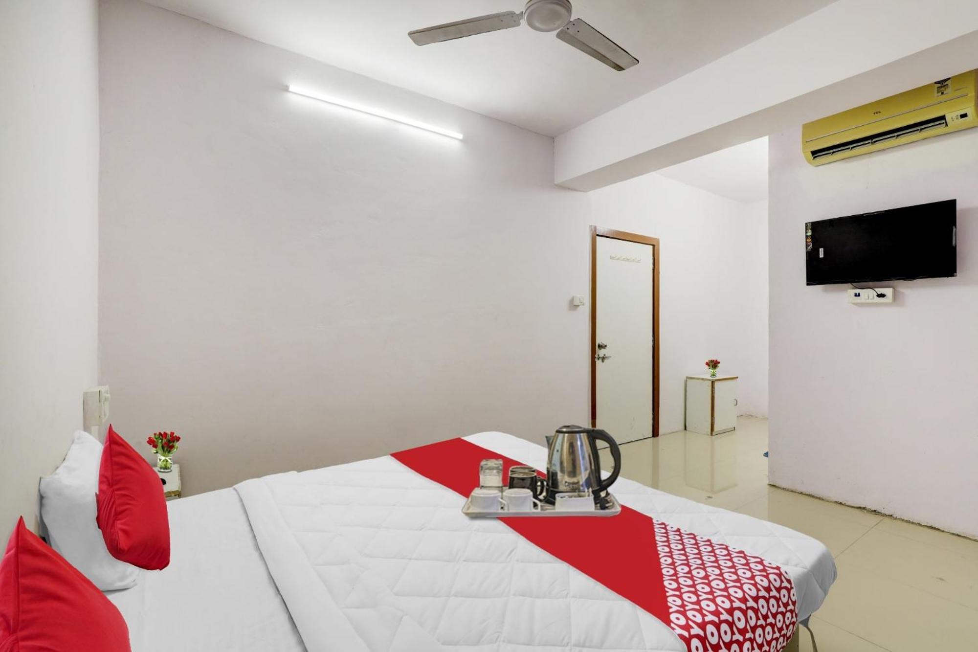 Hotel O Cozy Rooms Surat Ngoại thất bức ảnh