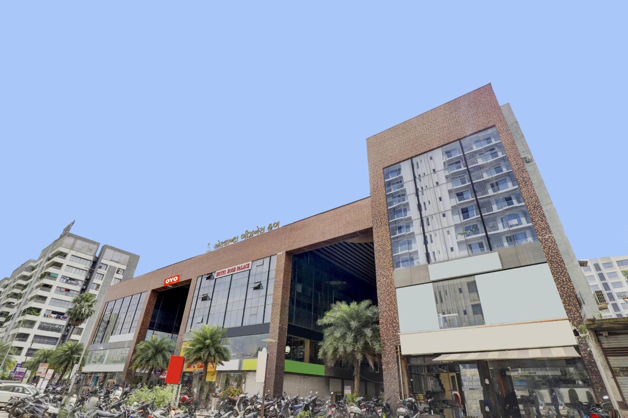 Hotel O Cozy Rooms Surat Ngoại thất bức ảnh