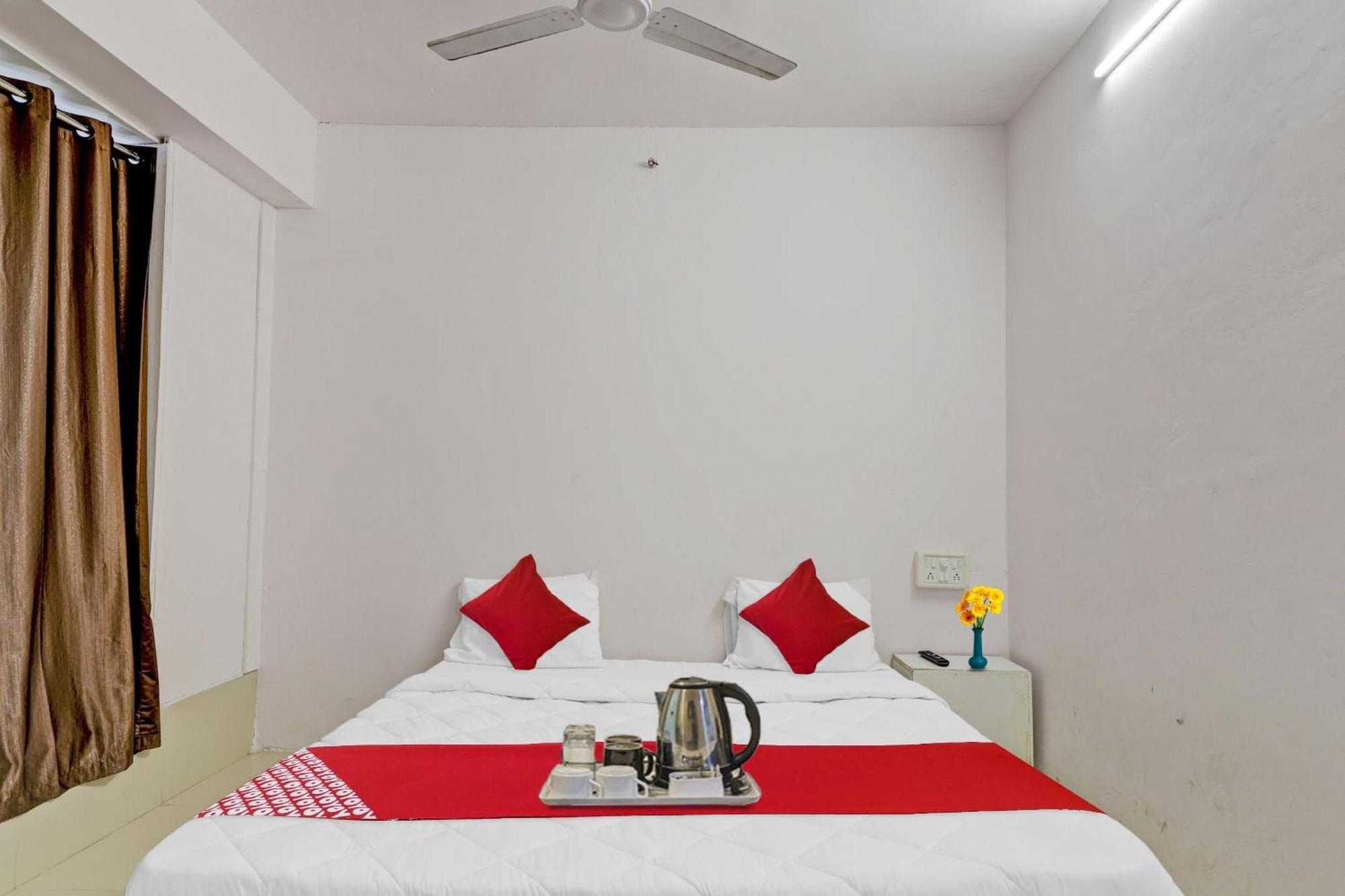 Hotel O Cozy Rooms Surat Ngoại thất bức ảnh