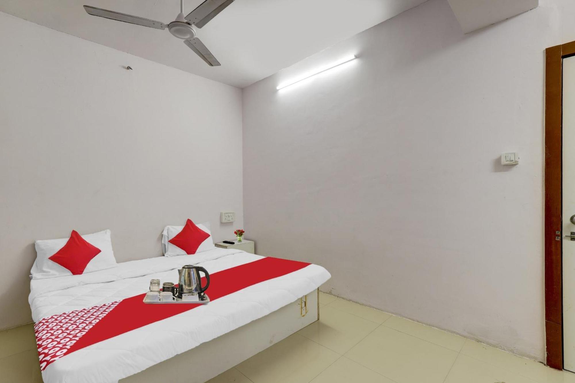 Hotel O Cozy Rooms Surat Ngoại thất bức ảnh