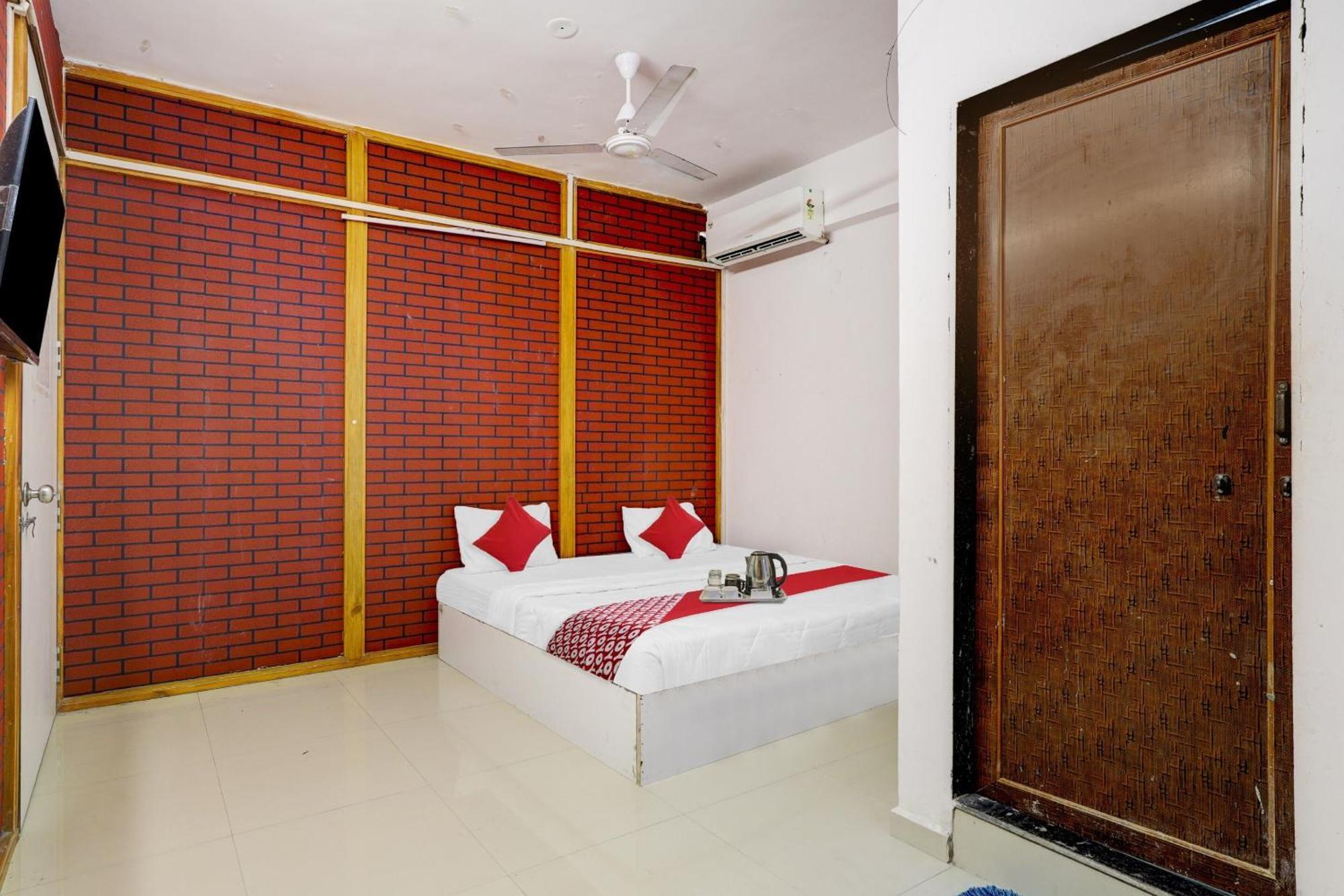 Hotel O Cozy Rooms Surat Ngoại thất bức ảnh